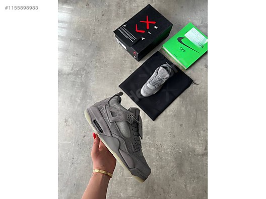 Jordan retro kaws 4 top