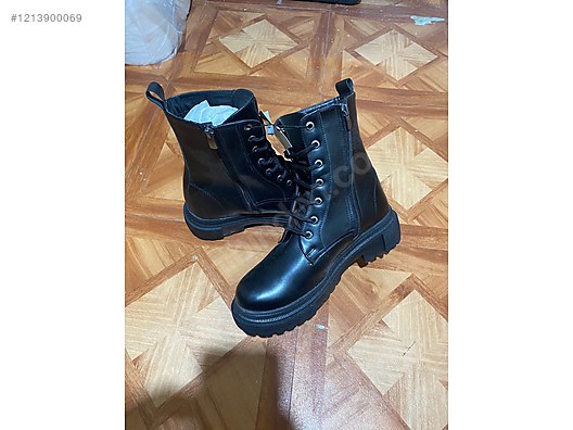 Used & Brand New Items / Clothing & Accessories / Women / Shoes / Classic Heels