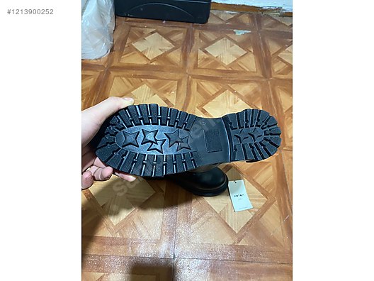 Used & Brand New Items / Clothing & Accessories / Women / Shoes / Boots