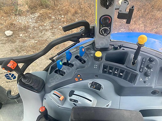 Machinery / Agricultural Machines / Tractors / New Holland / TR5.115