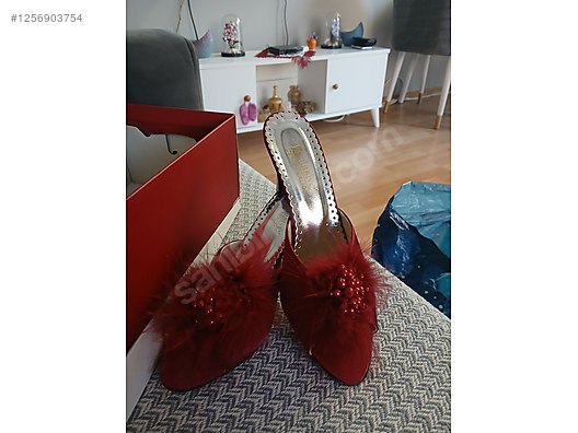 İkinci El ve Sıfır Alışveriş / Giyim & Aksesuar / Kadın / Ayakkabı / Terlik & Sandalet