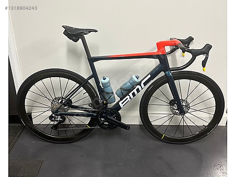2023 BMC Teammachine SLR01 One (L-56 Kadro) Di2 8170 Road Bike