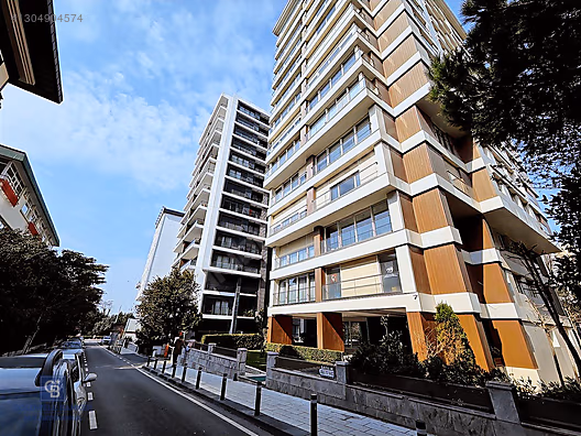 Fenerbahçede Sahile 3. Bina 120m² 4+1 Genç Yapıda Satılık Daire