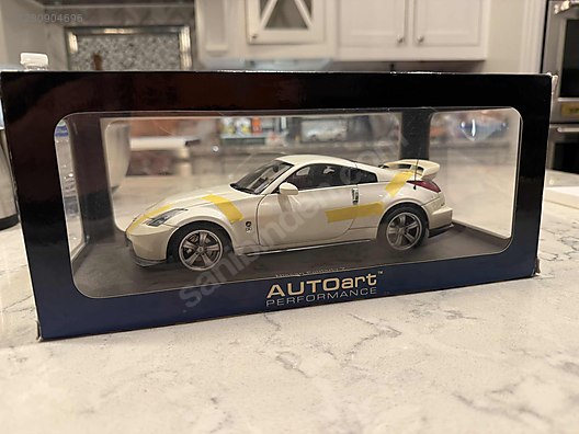 Autoart Diecast Model 1:18 Nissan Araba - 1280904696