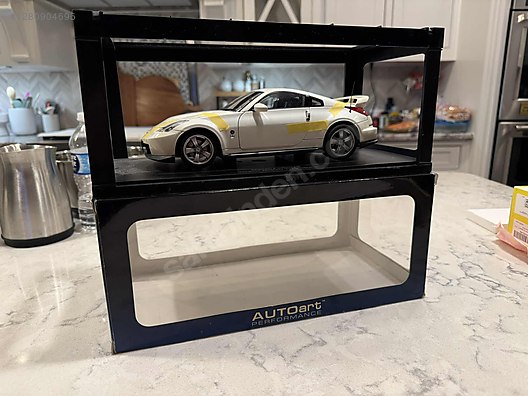 Autoart Diecast Model 1:18 Nissan Araba - 1280904696