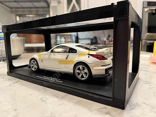 Autoart Diecast Model 1:18 Nissan Araba - 1280904696