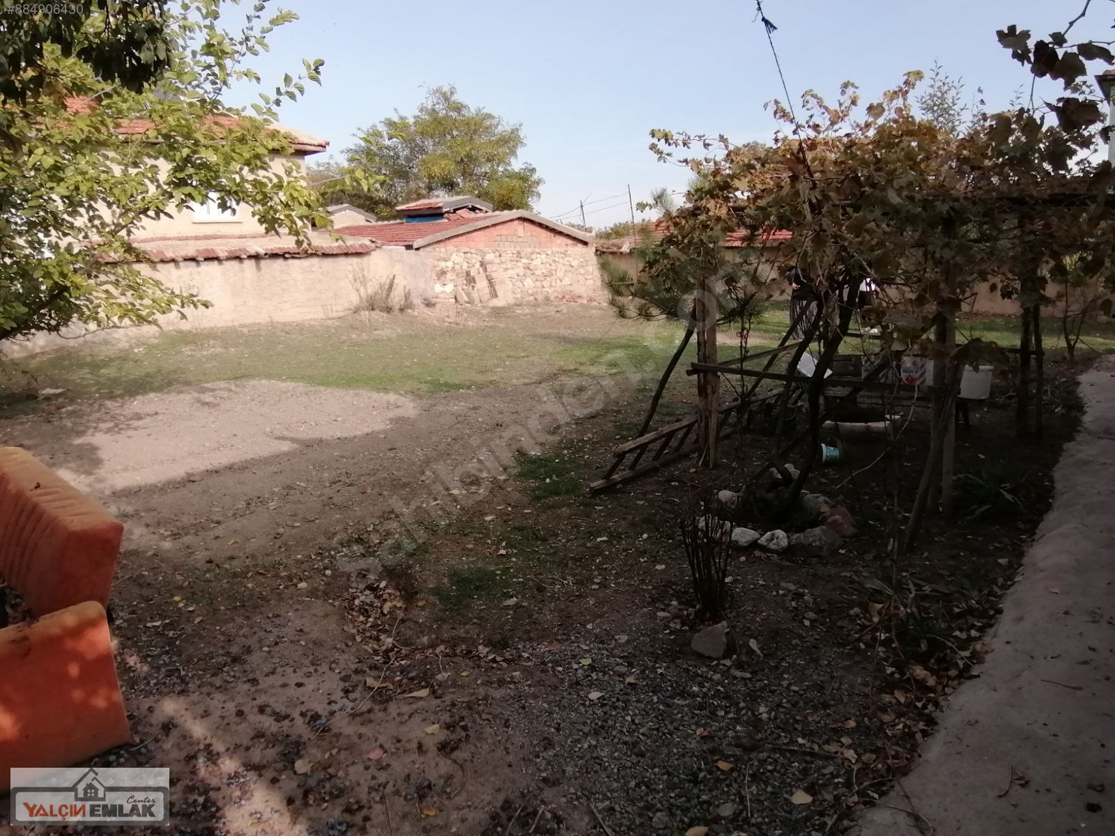 YALÇIN�DAN SEYRAN MAH. DE TEK KATLI 500 M2 BAHÇELİ MÜSTAKİL EV