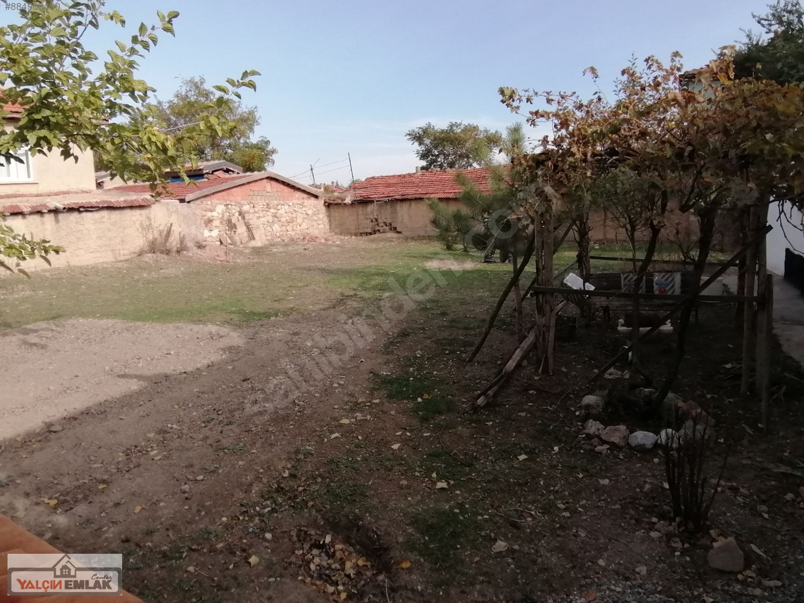 YALÇIN�DAN SEYRAN MAH. DE TEK KATLI 500 M2 BAHÇELİ MÜSTAKİL EV
