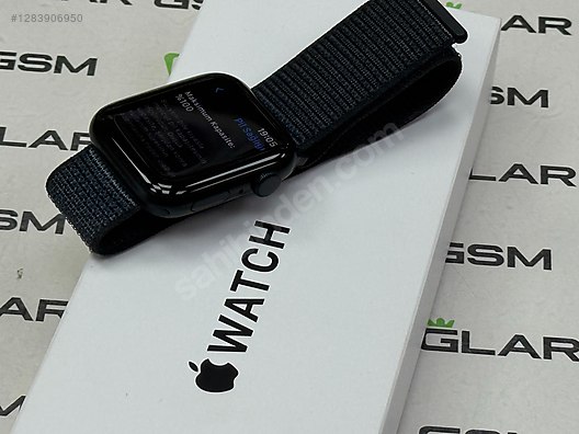 Apple Watch SE (2. Nesil) - Alüminyum Gri Kasa 44 mm Gri Kordon