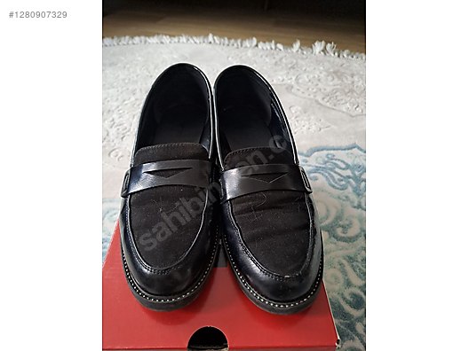 Used & Brand New Items / Clothing & Accessories / Women / Shoes / Flat-Heeled