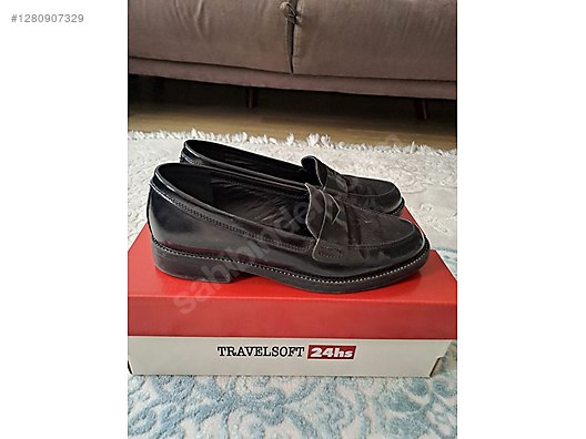 Used & Brand New Items / Clothing & Accessories / Women / Shoes / Flat-Heeled