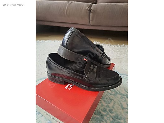 Used & Brand New Items / Clothing & Accessories / Women / Shoes / Flat-Heeled