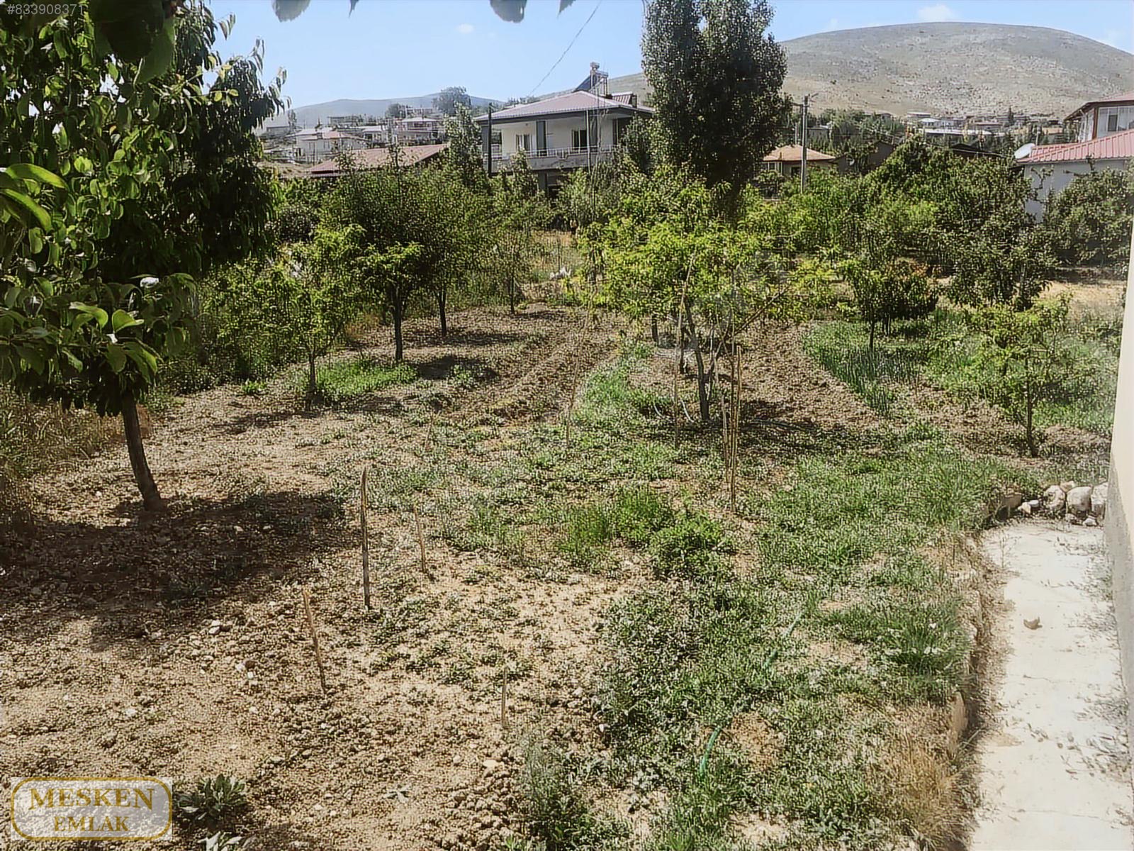 NİĞDE ÇAMARDI BADEMDERE KASABASINDA MASRAFSIZ BAHÇELİ DÜBLEX Satılık
