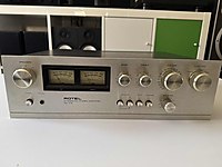 Rotel RA-712 amfi