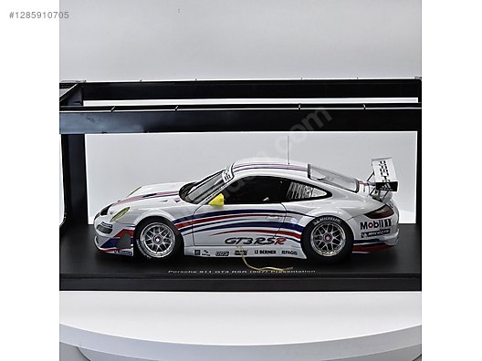 Autoart Diecast Model 1:18 Porsche Araba - 1285910705