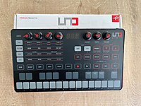 IK MULTIMEDIA UNO SYNTH SIFIR GİBİ KUSURSUZ DURUMDA