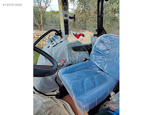 Machinery / Agricultural Machines / Tractors / New Holland / TD5.80