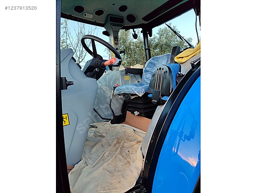 Machinery / Agricultural Machines / Tractors / New Holland / TD5.80