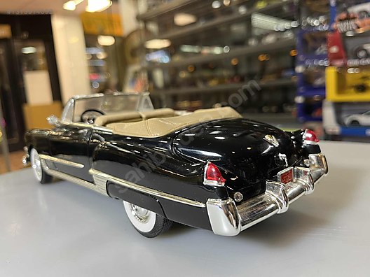 Road Signature Diecast Model 1:18 Cadillac Araba - 1313914092