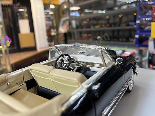 Road Signature Diecast Model 1:18 Cadillac Araba - 1313914092