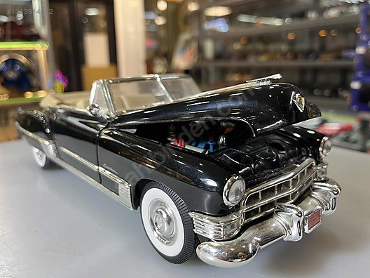 Road Signature Diecast Model 1:18 Cadillac Araba - 1313914092
