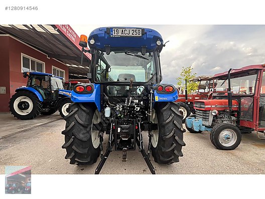Machinery / Agricultural Machines / Tractors / New Holland / T4.70S