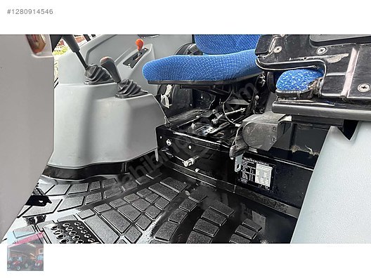 Machinery / Agricultural Machines / Tractors / New Holland / T4.70S