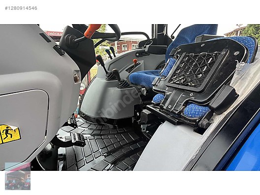 Machinery / Agricultural Machines / Tractors / New Holland / T4.70S