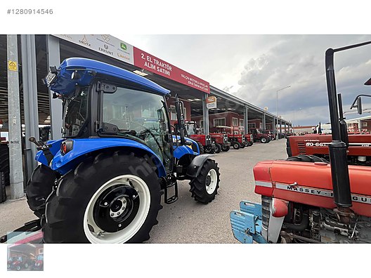 Machinery / Agricultural Machines / Tractors / New Holland / T4.70S