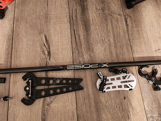 Used & Brand New Items / Sports / Athletics / Archery / Bow & Arrow Sets