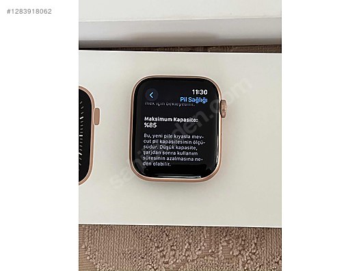 Apple Watch SE (1. Nesil) - Alüminyum Roze Altın Kasa 44 mm Altın Kordon