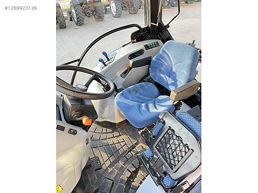 Machinery / Agricultural Machines / Tractors / New Holland / T4.70S