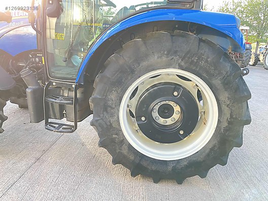 Machinery / Agricultural Machines / Tractors / New Holland / T4.70S