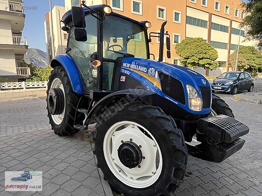 Machinery / Agricultural Machines / Tractors / New Holland / TD110D