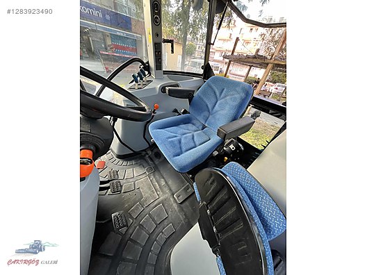 Machinery / Agricultural Machines / Tractors / New Holland / TD110D