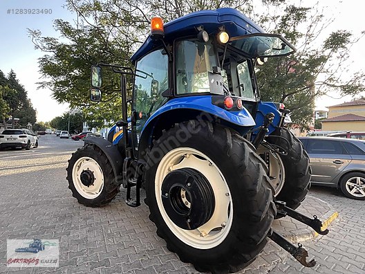 Machinery / Agricultural Machines / Tractors / New Holland / TD110D