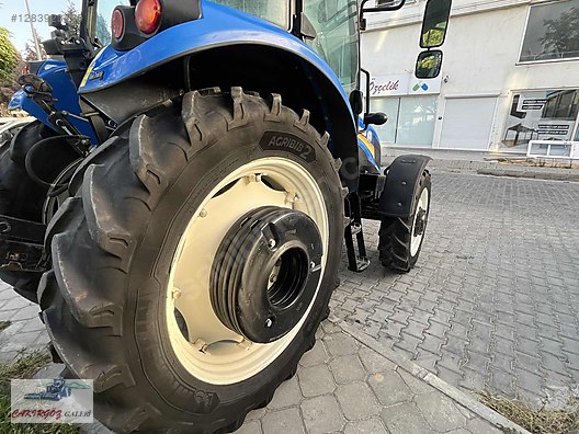 Machinery / Agricultural Machines / Tractors / New Holland / TD110D