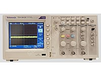 Tektronix TDS2012C DİJİTAL DEPOLAMA OSİLOSKOP 2 kanal 100MHz