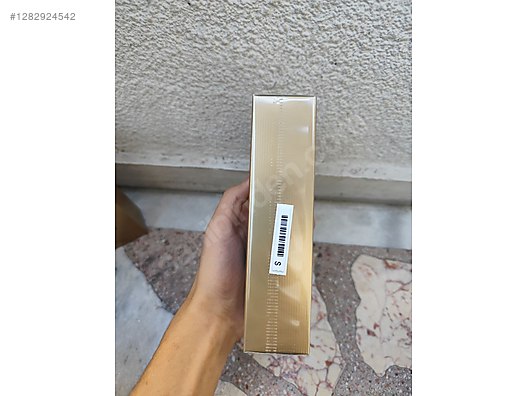 Used & Brand New Items / Beauty & Healthcare / Perfumes & Fragrances / Men