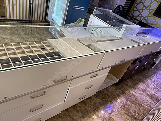 Machinery / Industrial / Shelving Systems & Product Displays / Wholesale Lots