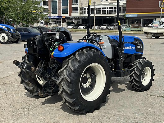 Machinery / Agricultural Machines / Tractors / New Holland / T3.60F