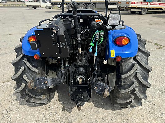 Machinery / Agricultural Machines / Tractors / New Holland / T3.60F