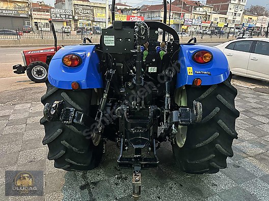 Machinery / Agricultural Machines / Tractors / New Holland / TD4.100F