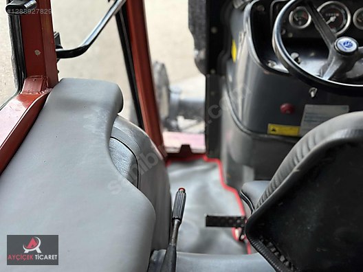 Machinery / Agricultural Machines / Tractors / New Holland / 54C