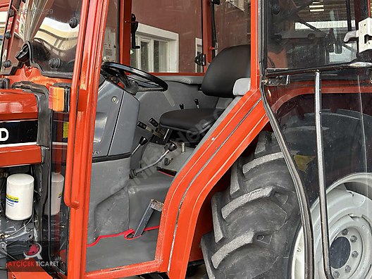 Machinery / Agricultural Machines / Tractors / New Holland / 54C