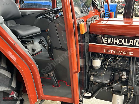 Machinery / Agricultural Machines / Tractors / New Holland / 54C