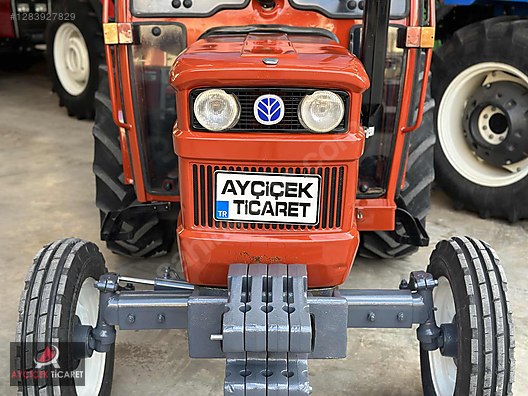 Machinery / Agricultural Machines / Tractors / New Holland / 54C