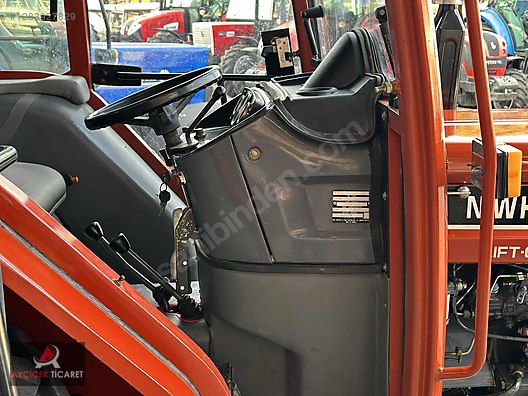 Machinery / Agricultural Machines / Tractors / New Holland / 54C