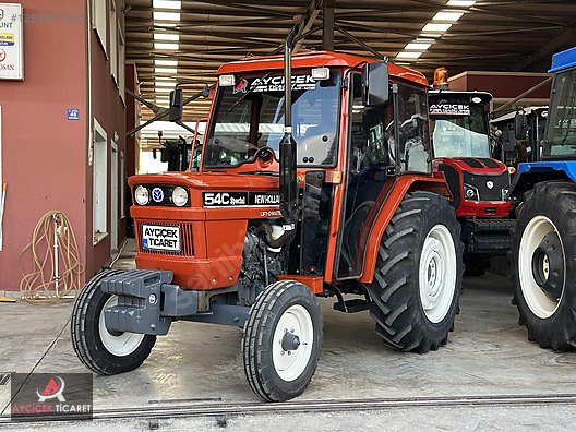 Machinery / Agricultural Machines / Tractors / New Holland / 54C