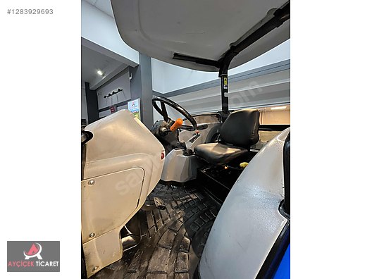 Machinery / Agricultural Machines / Tractors / New Holland / TT4.65